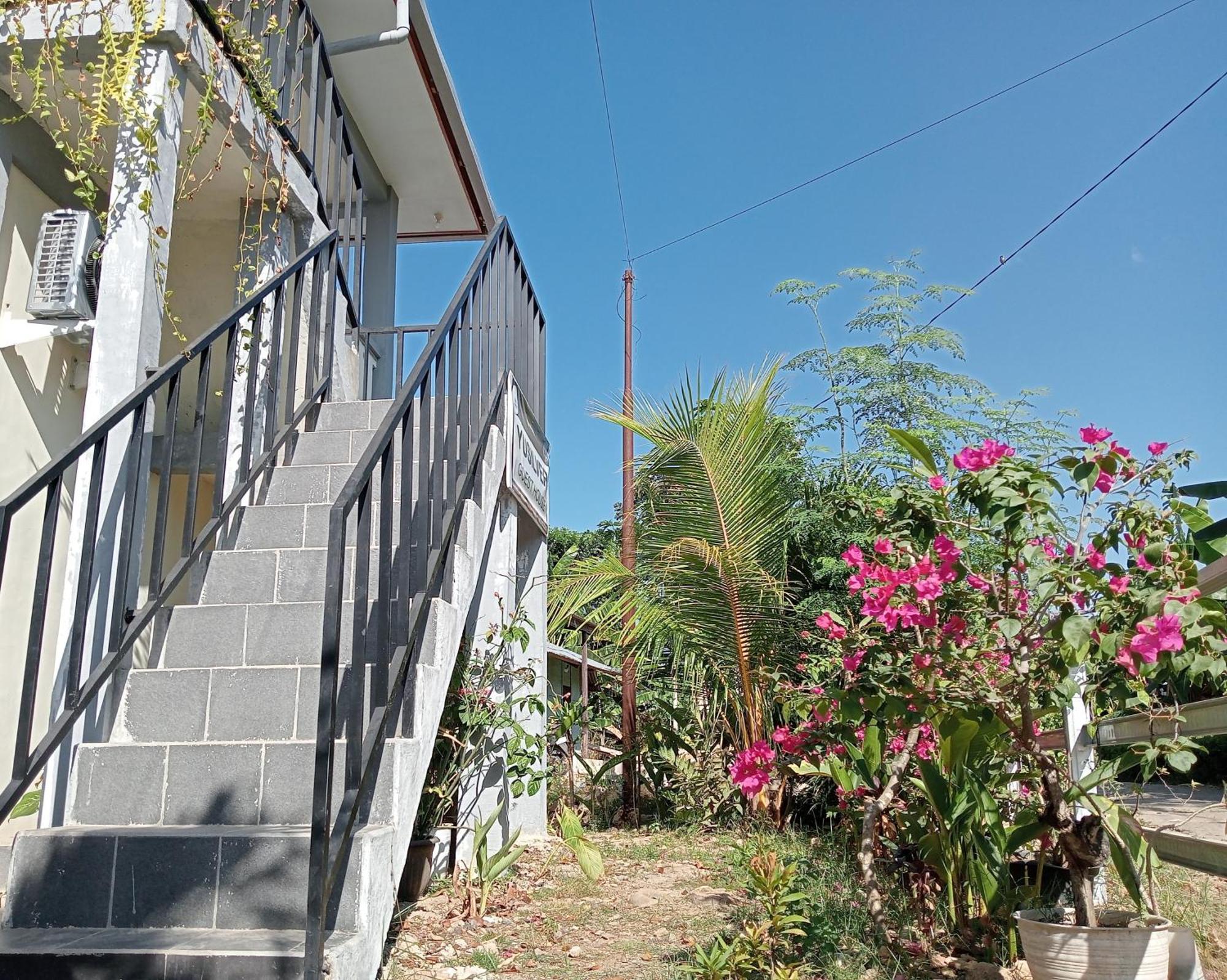 Yusilver Guest House Labuan Bajo Eksteriør bilde