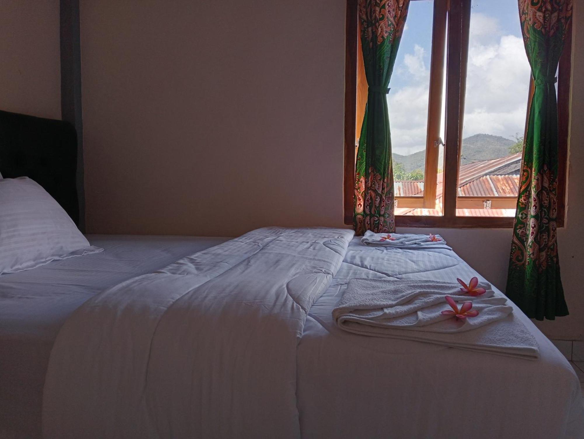 Yusilver Guest House Labuan Bajo Eksteriør bilde